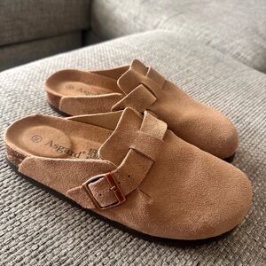 NEVER WORN Asgard Suede Slip-On Clogs